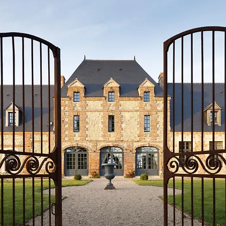 Le Manoir De *