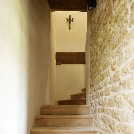 Le Manoir De *